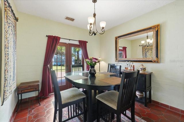 337 E SESSOMS AVENUE, Lake Wales, FL 33853