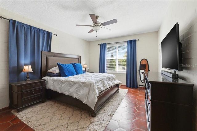 337 E SESSOMS AVENUE, Lake Wales, FL 33853