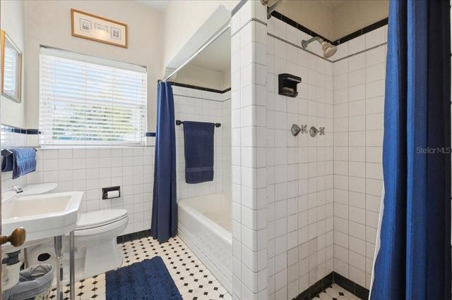 337 E SESSOMS AVENUE, Lake Wales, FL 33853