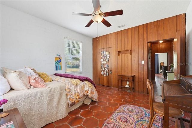 337 E SESSOMS AVENUE, Lake Wales, FL 33853