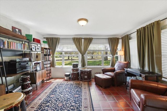 337 E SESSOMS AVENUE, Lake Wales, FL 33853