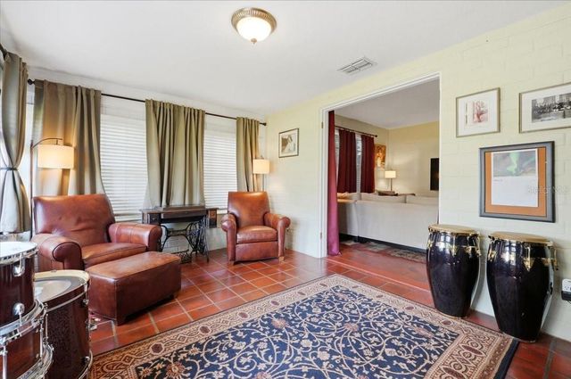 337 E SESSOMS AVENUE, Lake Wales, FL 33853