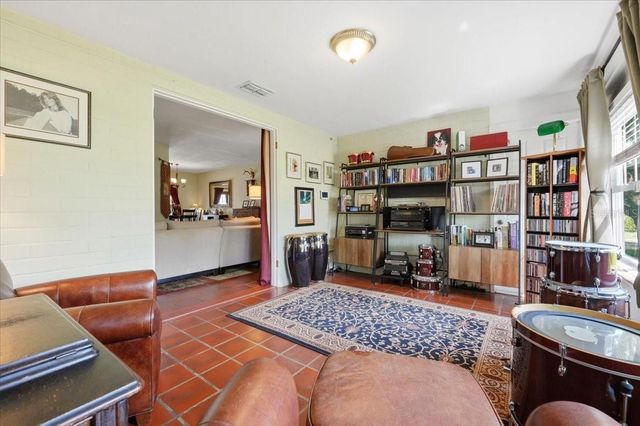 337 E SESSOMS AVENUE, Lake Wales, FL 33853