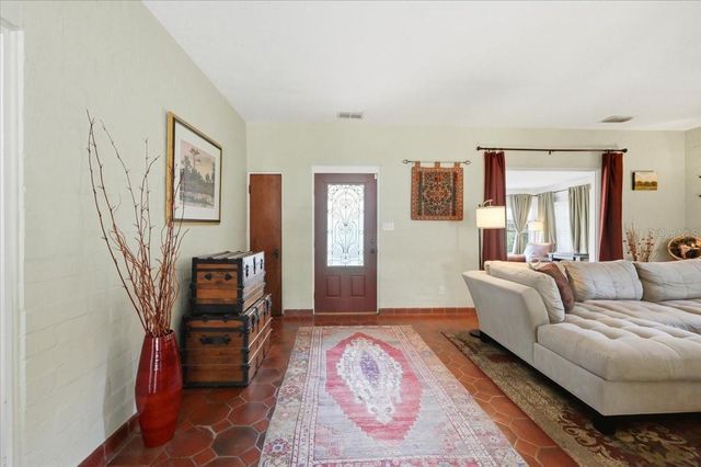 337 E SESSOMS AVENUE, Lake Wales, FL 33853