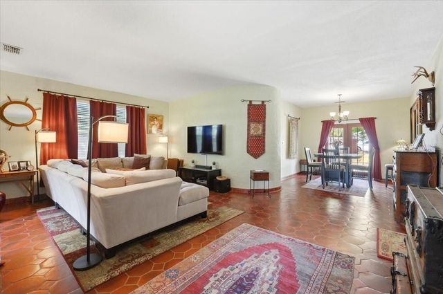 337 E SESSOMS AVENUE, Lake Wales, FL 33853