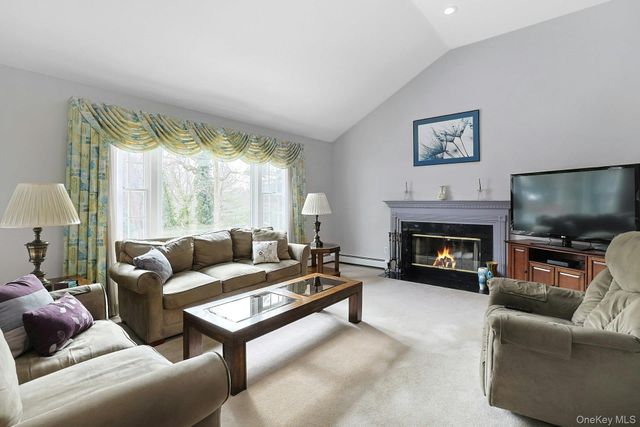 31 W Linwood Street, Valhalla, NY 10595