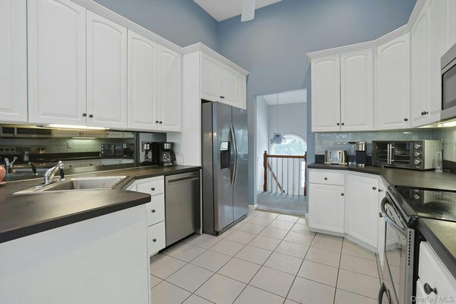 31 W Linwood Street, Valhalla, NY 10595