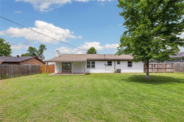 1208 NE 3Rd Street, Bentonville, AR 72712