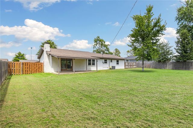 1208 NE 3Rd Street, Bentonville, AR 72712