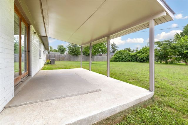 1208 NE 3Rd Street, Bentonville, AR 72712