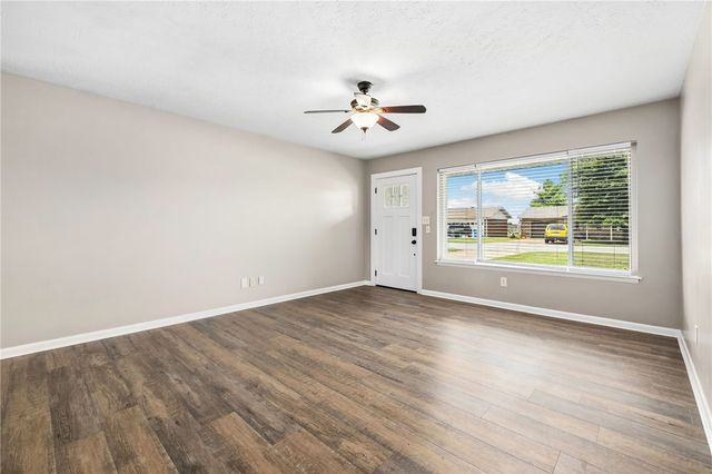 1208 NE 3Rd Street, Bentonville, AR 72712