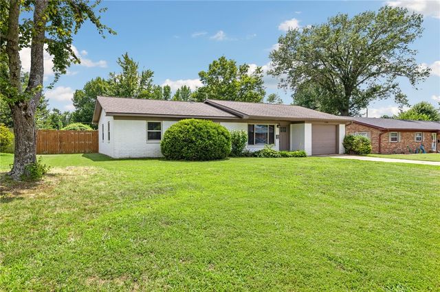 1208 NE 3Rd Street, Bentonville, AR 72712