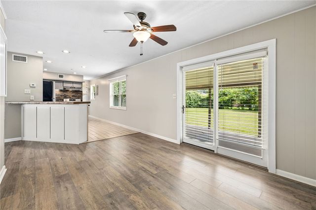 1208 NE 3Rd Street, Bentonville, AR 72712