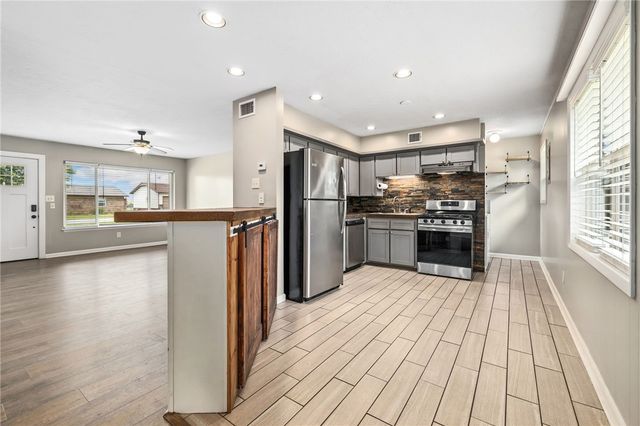 1208 NE 3Rd Street, Bentonville, AR 72712