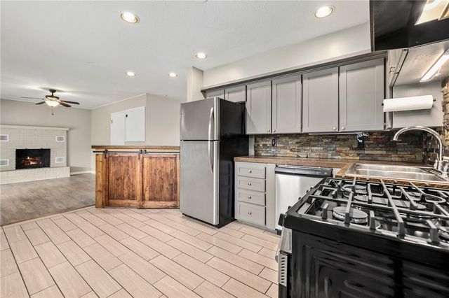 1208 NE 3Rd Street, Bentonville, AR 72712