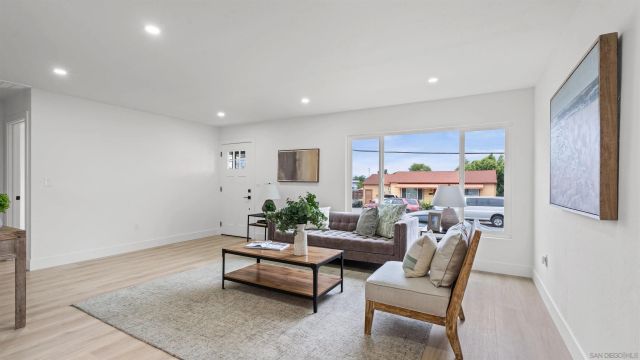 737 Laguna, El Cajon, CA 92020
