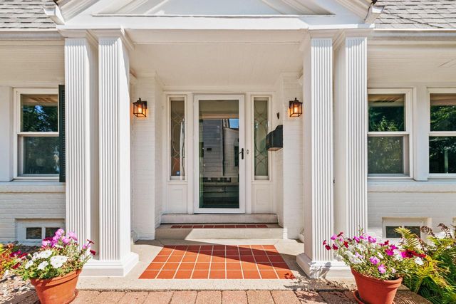3482 N Frederick AVENUE, Milwaukee, WI 53211
