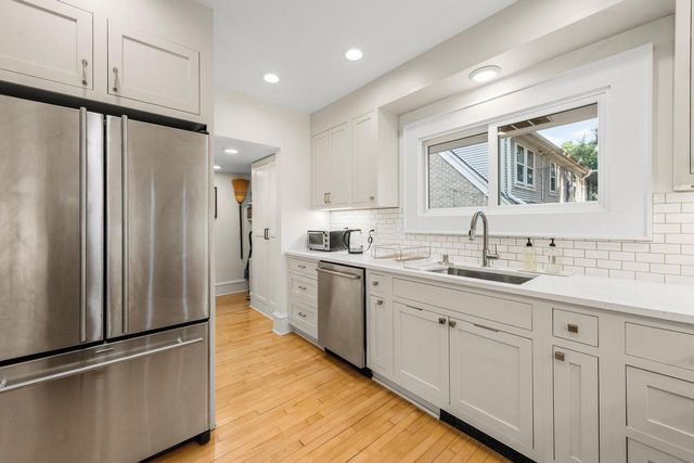 3482 N Frederick AVENUE, Milwaukee, WI 53211