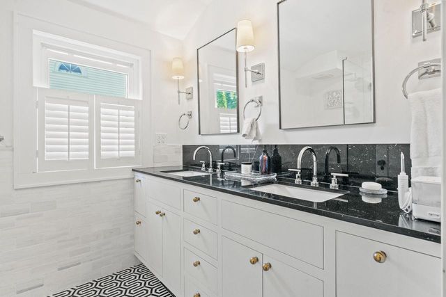 3482 N Frederick AVENUE, Milwaukee, WI 53211