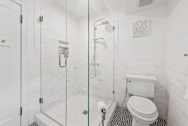 3482 N Frederick AVENUE, Milwaukee, WI 53211