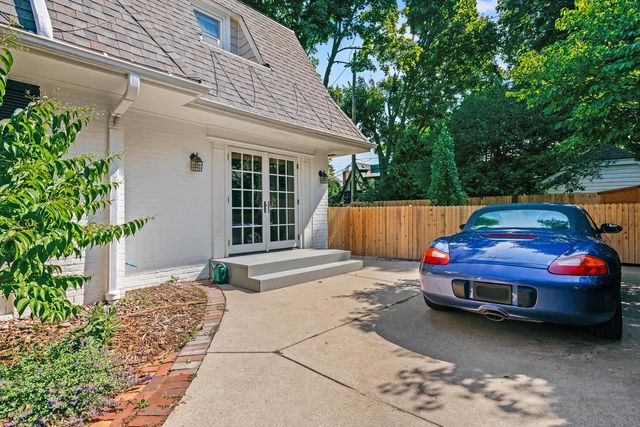 3482 N Frederick AVENUE, Milwaukee, WI 53211
