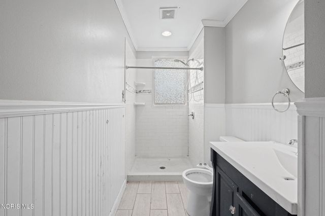 230 N River Road, Waterville, OH 43566