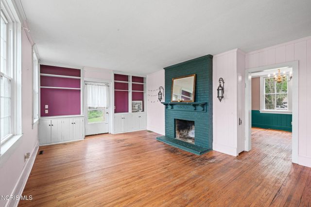 230 N River Road, Waterville, OH 43566