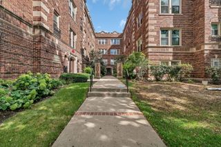 75 E Harris Avenue 1E, La Grange, IL 60525