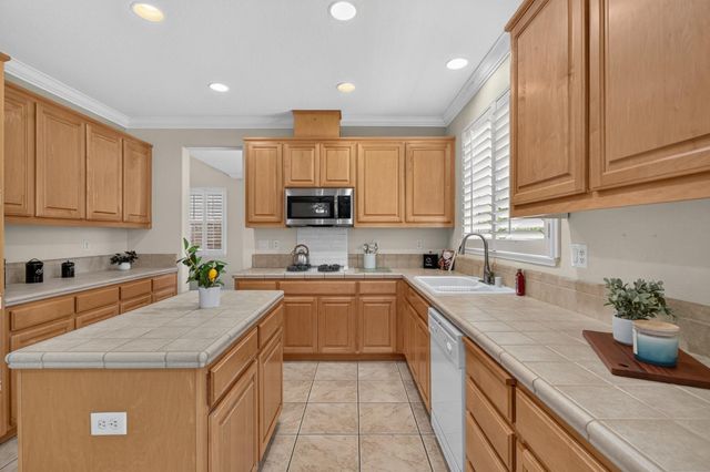 9701 Nature Trail Way, Elk Grove, CA 95757