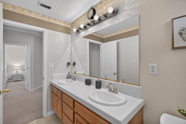 9701 Nature Trail Way, Elk Grove, CA 95757