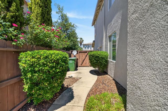 9701 Nature Trail Way, Elk Grove, CA 95757