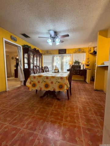 7430 PIPERS CREEK ST, San Antonio, TX 78251