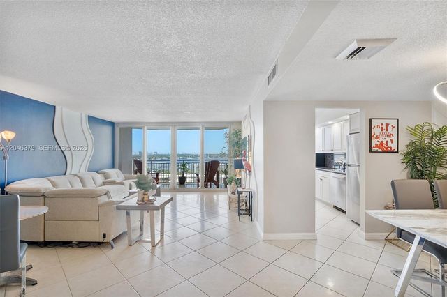 18031 Biscayne Boulevard 1401, Aventura, FL 33160