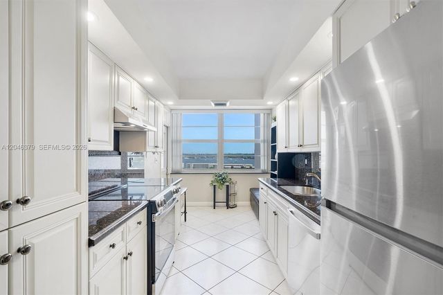 18031 Biscayne Boulevard 1401, Aventura, FL 33160