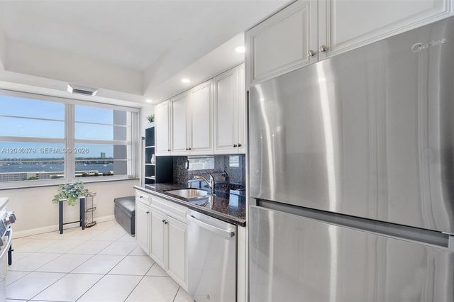 18031 Biscayne Boulevard 1401, Aventura, FL 33160