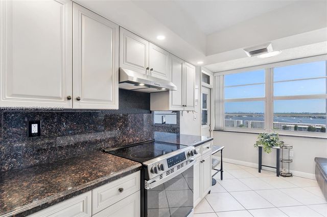 18031 Biscayne Boulevard 1401, Aventura, FL 33160