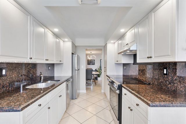 18031 Biscayne Boulevard 1401, Aventura, FL 33160