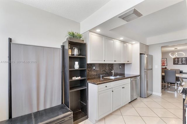 18031 Biscayne Boulevard 1401, Aventura, FL 33160