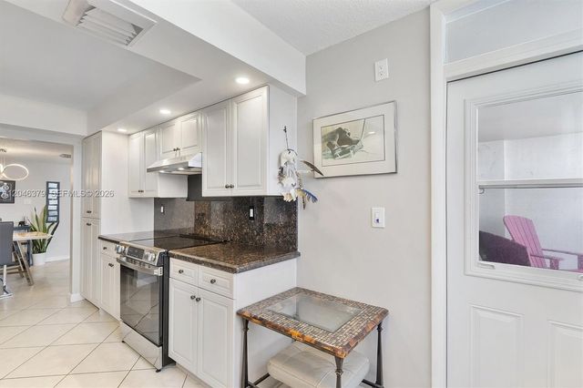 18031 Biscayne Boulevard 1401, Aventura, FL 33160