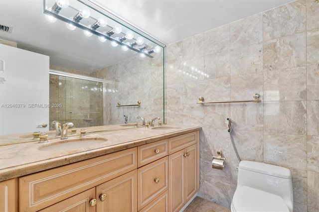 18031 Biscayne Boulevard 1401, Aventura, FL 33160