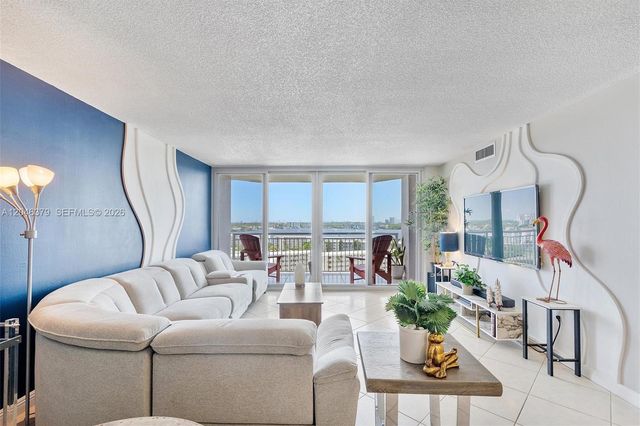 18031 Biscayne Boulevard 1401, Aventura, FL 33160