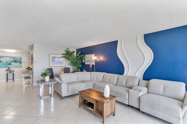 18031 Biscayne Boulevard 1401, Aventura, FL 33160