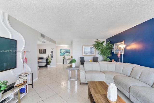 18031 Biscayne Boulevard 1401, Aventura, FL 33160