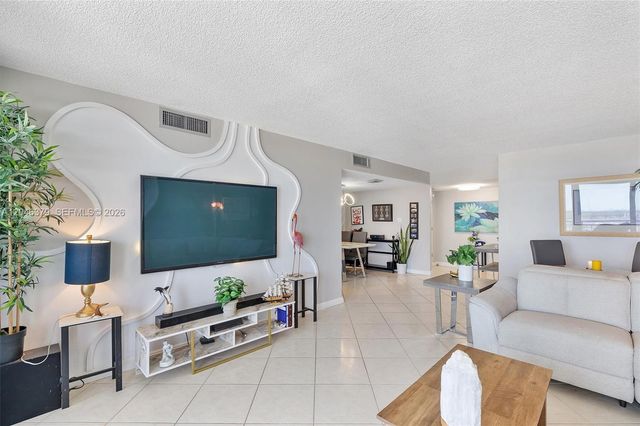 18031 Biscayne Boulevard 1401, Aventura, FL 33160