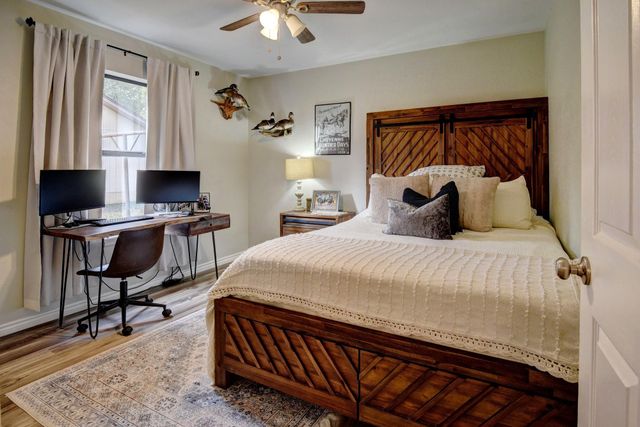 504 Hickory ST, Smithville, TX 78957