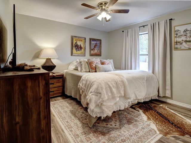 504 Hickory ST, Smithville, TX 78957