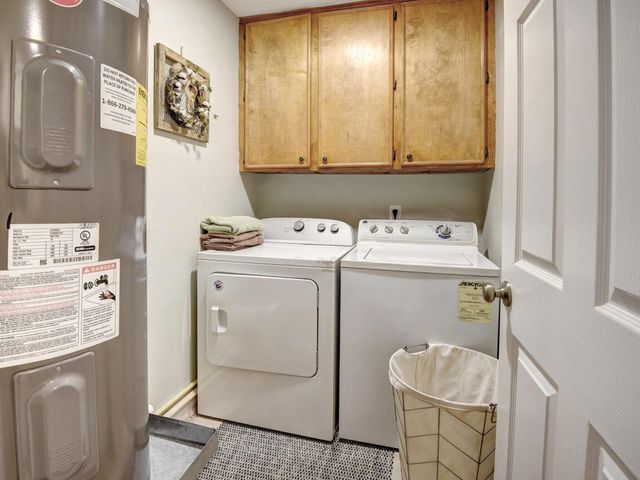 504 Hickory ST, Smithville, TX 78957