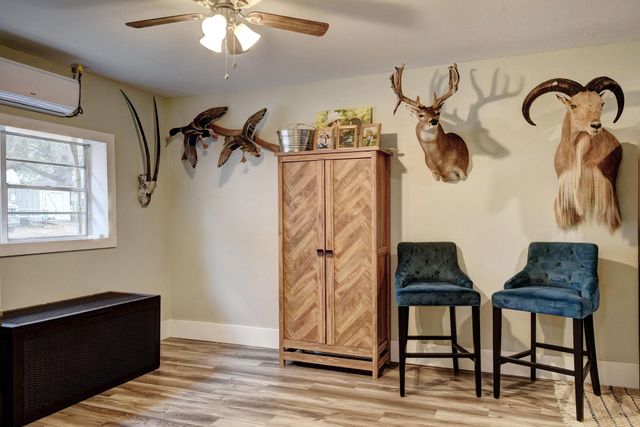 504 Hickory ST, Smithville, TX 78957