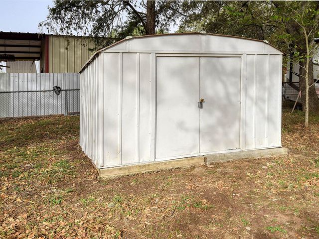 504 Hickory ST, Smithville, TX 78957