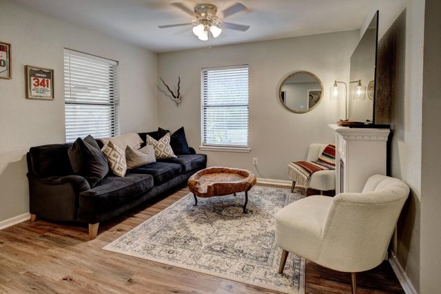 504 Hickory ST, Smithville, TX 78957